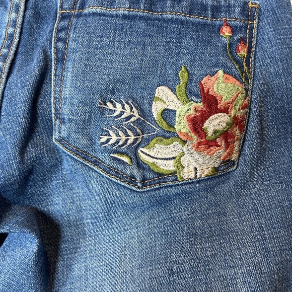 Blank NYC Blue Floral Embroidered Cropped Jeans - Picture 9 of 16